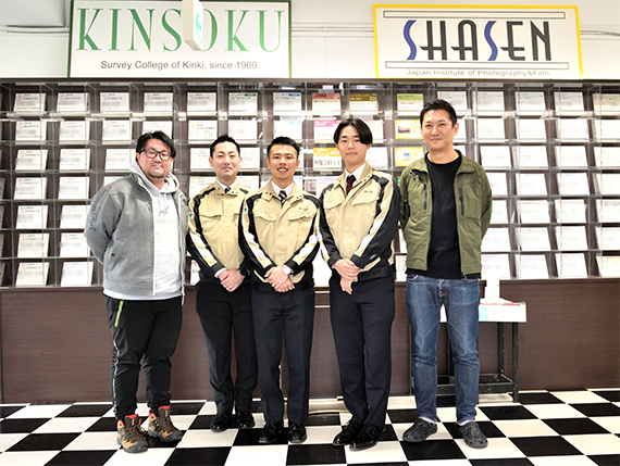 弊社社員が母校を訪問しました